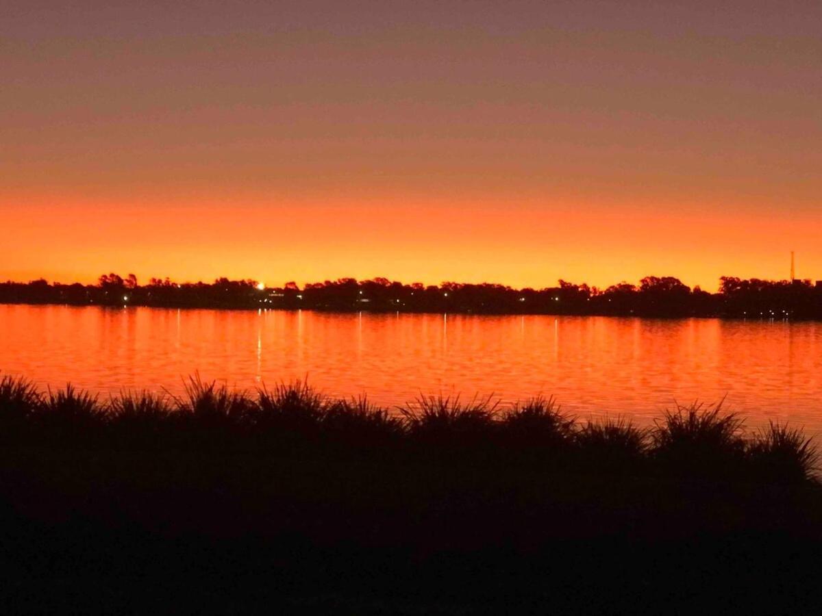 Lakehouse With Jetty & Pool Villa Yarrawonga Exterior foto